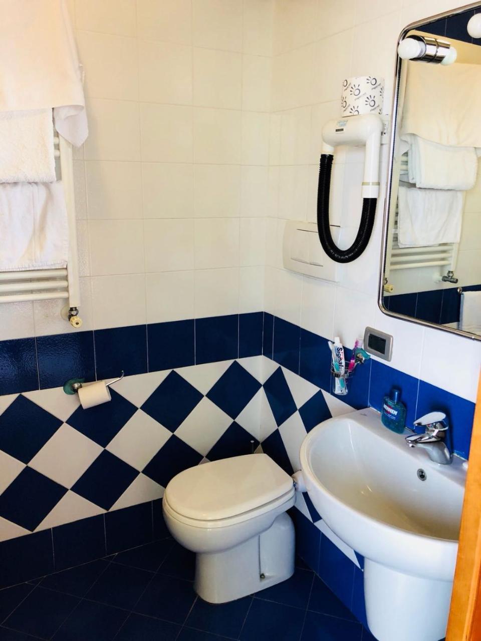 Hotel Elisabetta Castellammare di Stabia Bagian luar foto
