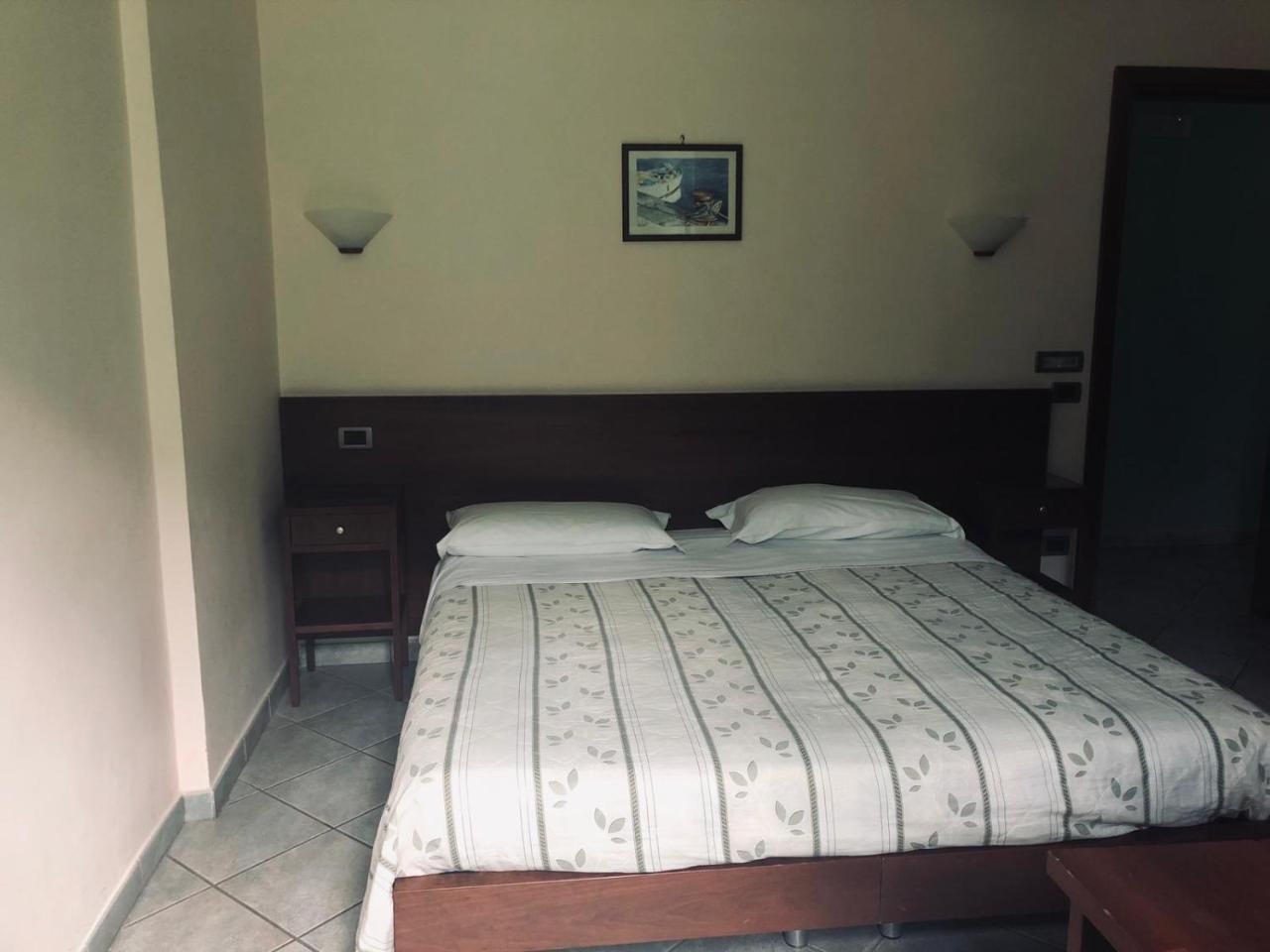 Hotel Elisabetta Castellammare di Stabia Bagian luar foto